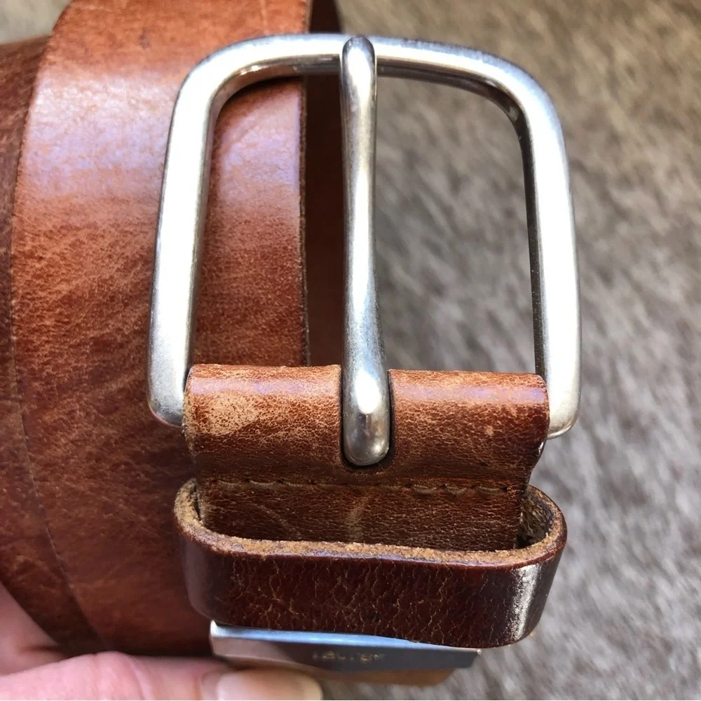 Levi’s casual brown leather belt intentionally distressed silver buckle 44